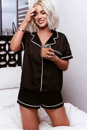 Kadın Siyah Saten Ara Biyeli Şortlu Pijama Takımı MS3242