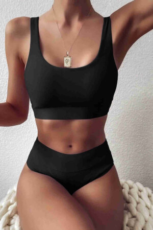 Siyah Yüksek Bel Bikini Takımı MS4345 Materyal: 80% Polyamid - 20% Likra Paket İçeriği: Üst + Bikini Altı Renk: Siyah Beden: 34, 36, 38, 40, 42, 44